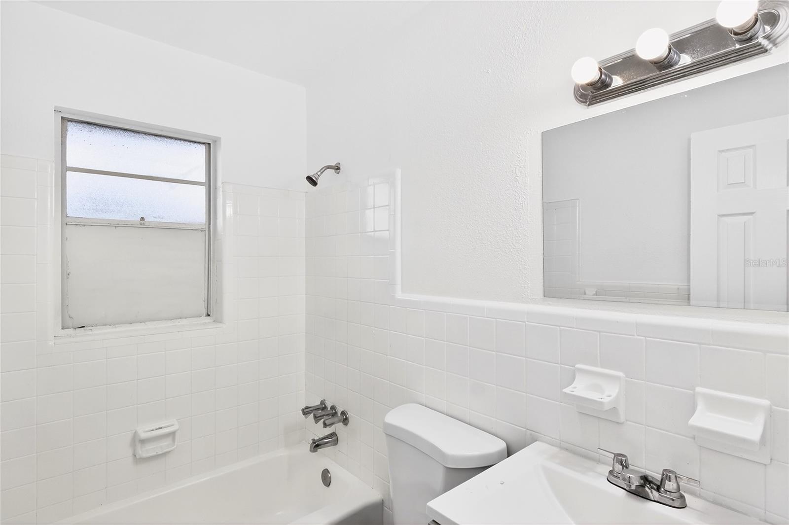 WHISPERING LAKES SEC 03 PT 04 - Residential