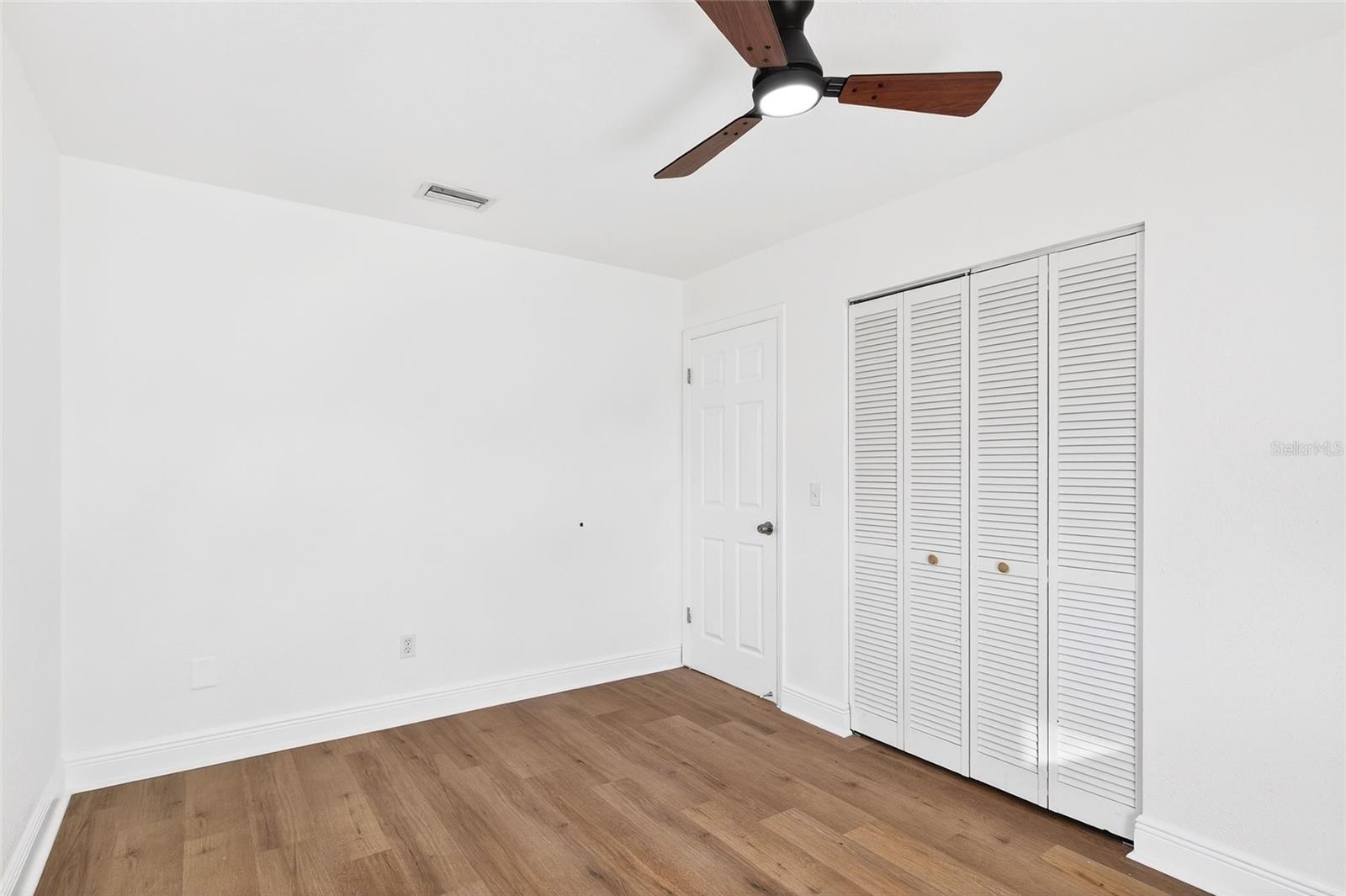 WHISPERING LAKES SEC 03 PT 04 - Residential