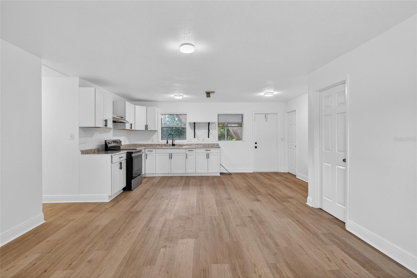 WHISPERING LAKES SEC 03 PT 04 - Residential