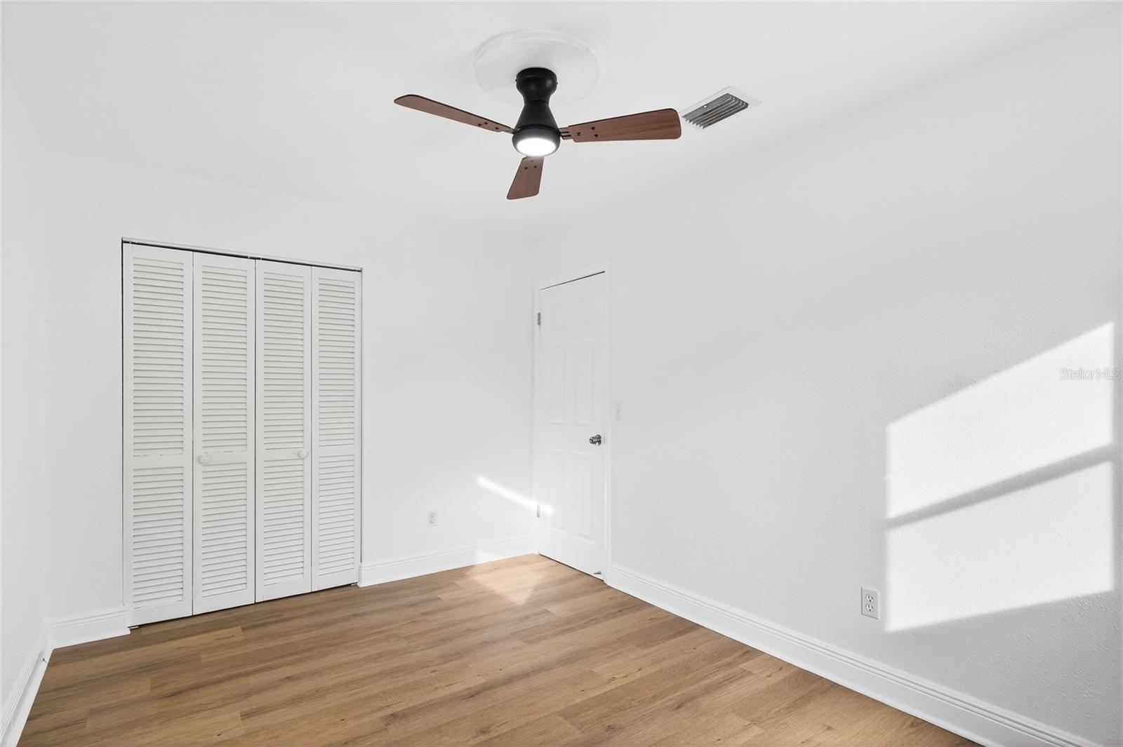 WHISPERING LAKES SEC 03 PT 04 - Residential