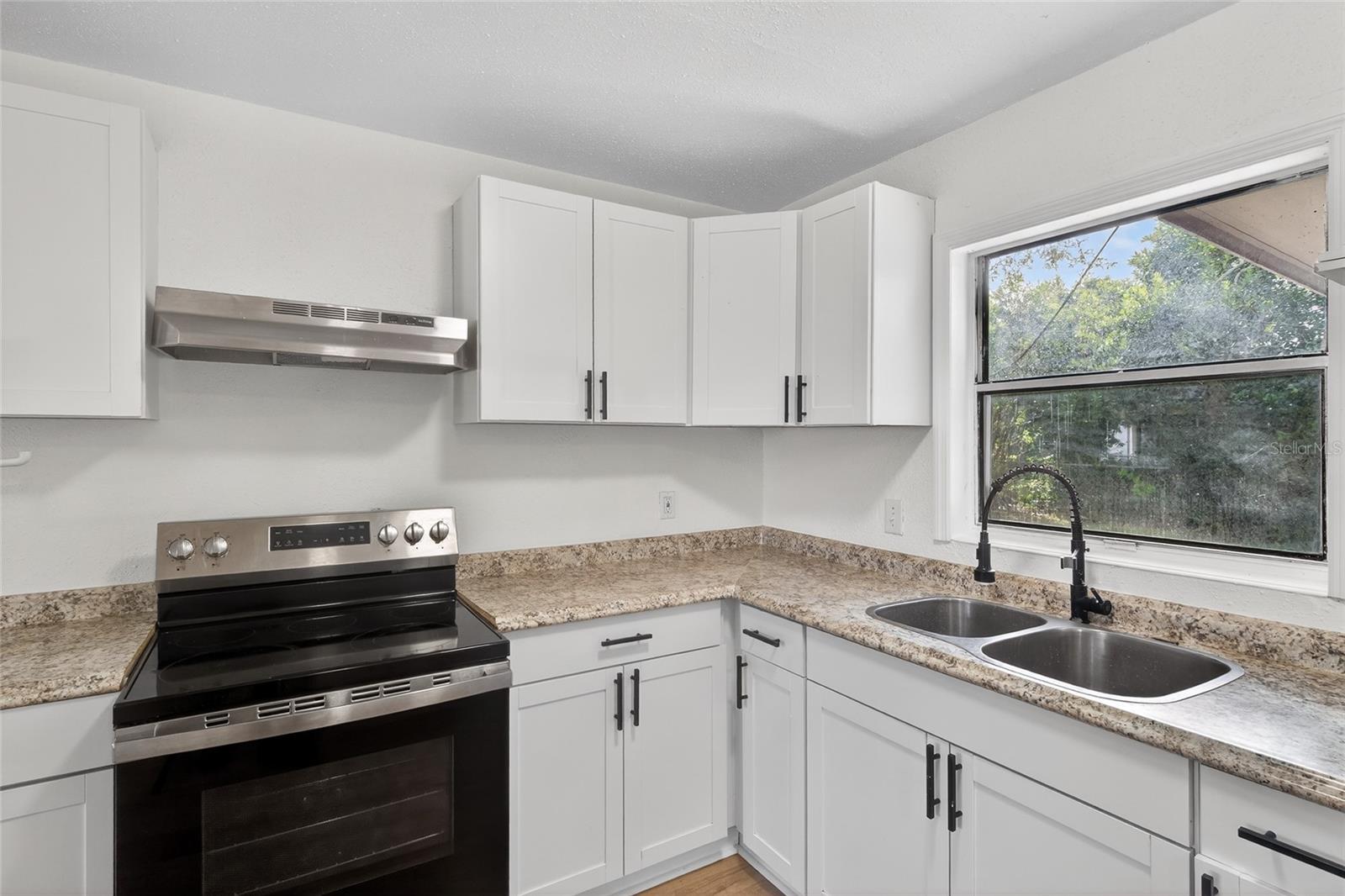 WHISPERING LAKES SEC 03 PT 04 - Residential