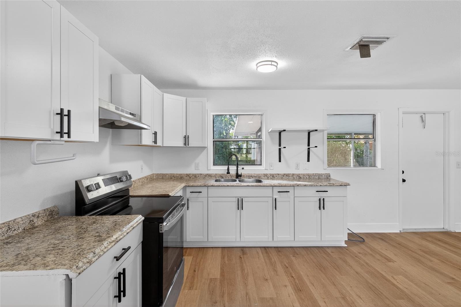 WHISPERING LAKES SEC 03 PT 04 - Residential