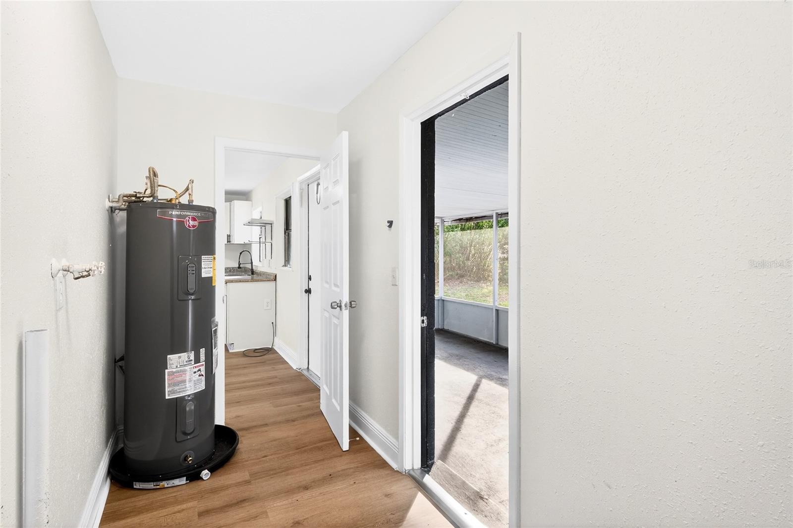 WHISPERING LAKES SEC 03 PT 04 - Residential