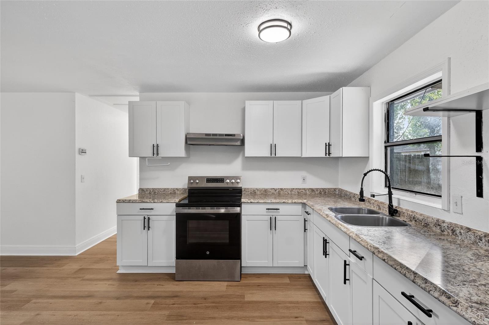 WHISPERING LAKES SEC 03 PT 04 - Residential