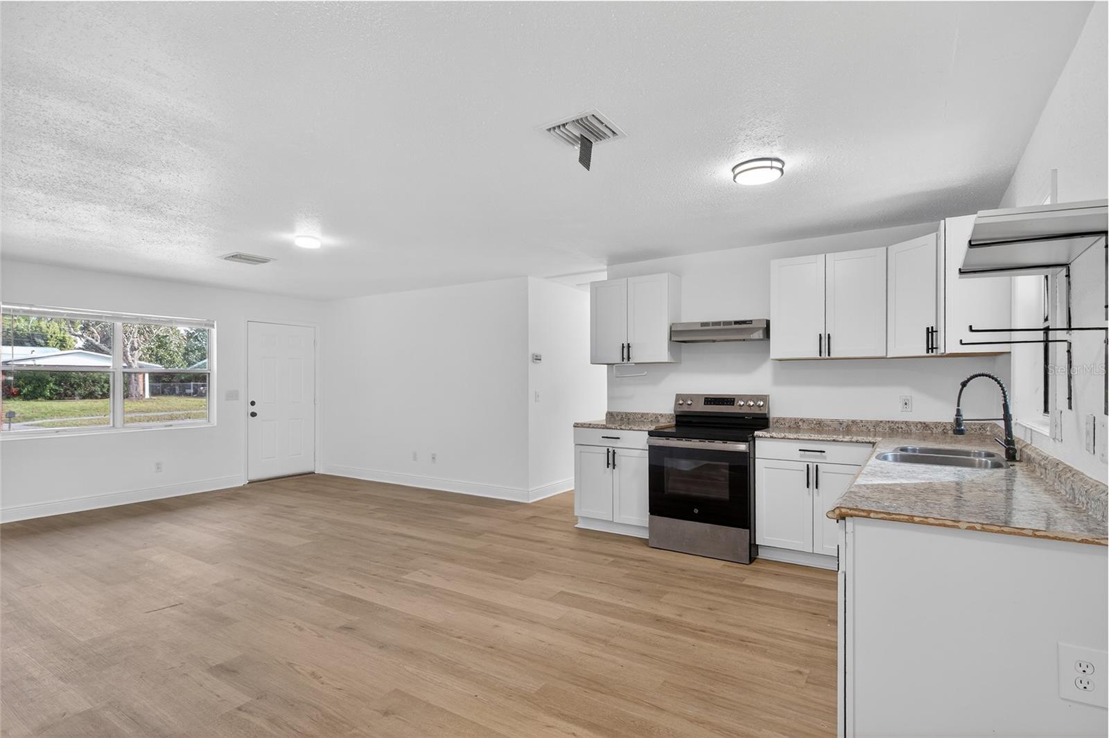 WHISPERING LAKES SEC 03 PT 04 - Residential