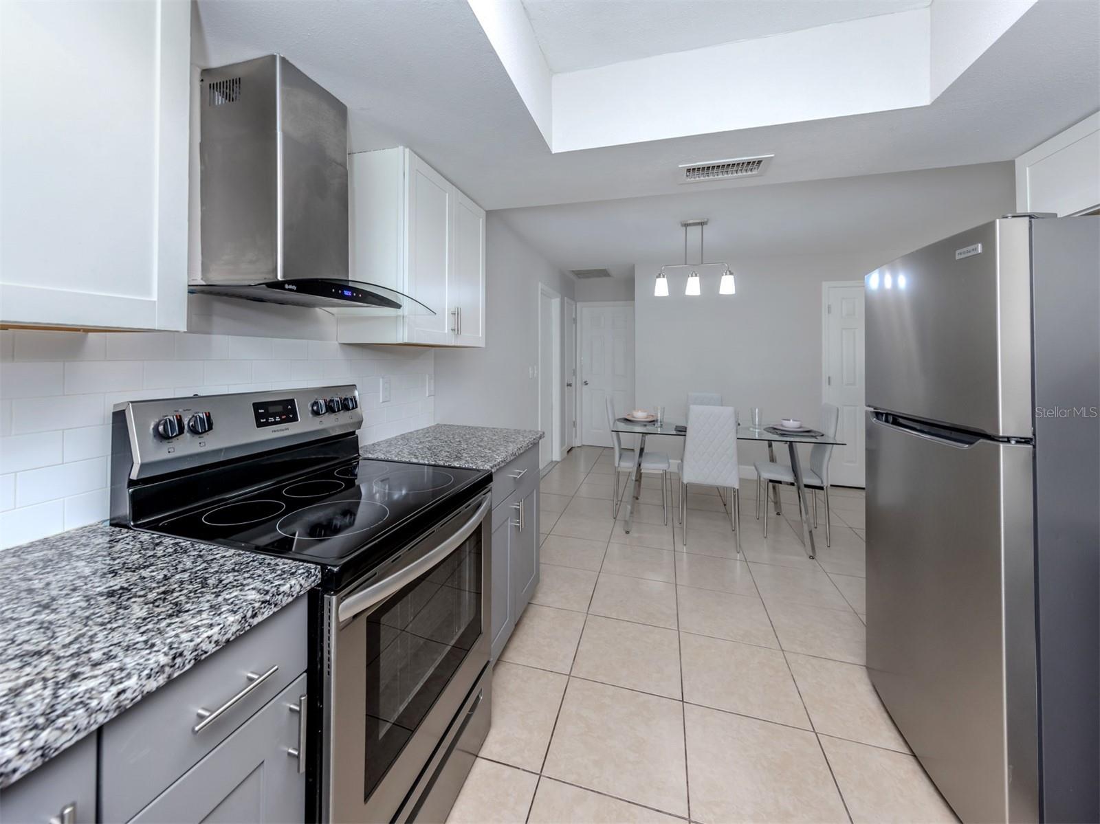 SOUTH VENICE - Residential