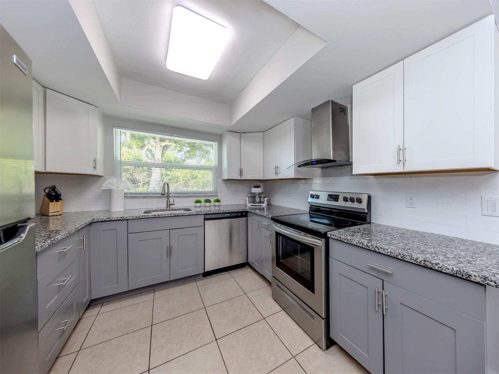 SOUTH VENICE - Residential