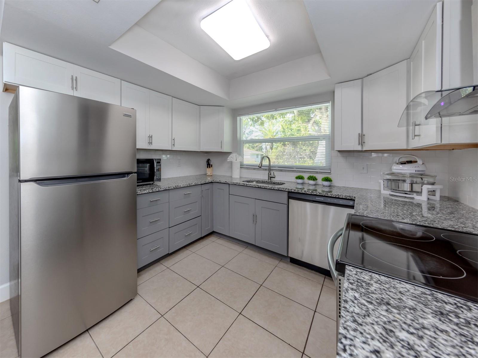 SOUTH VENICE - Residential