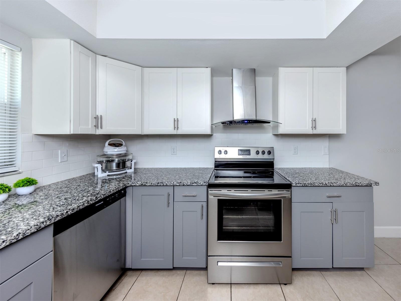 SOUTH VENICE - Residential