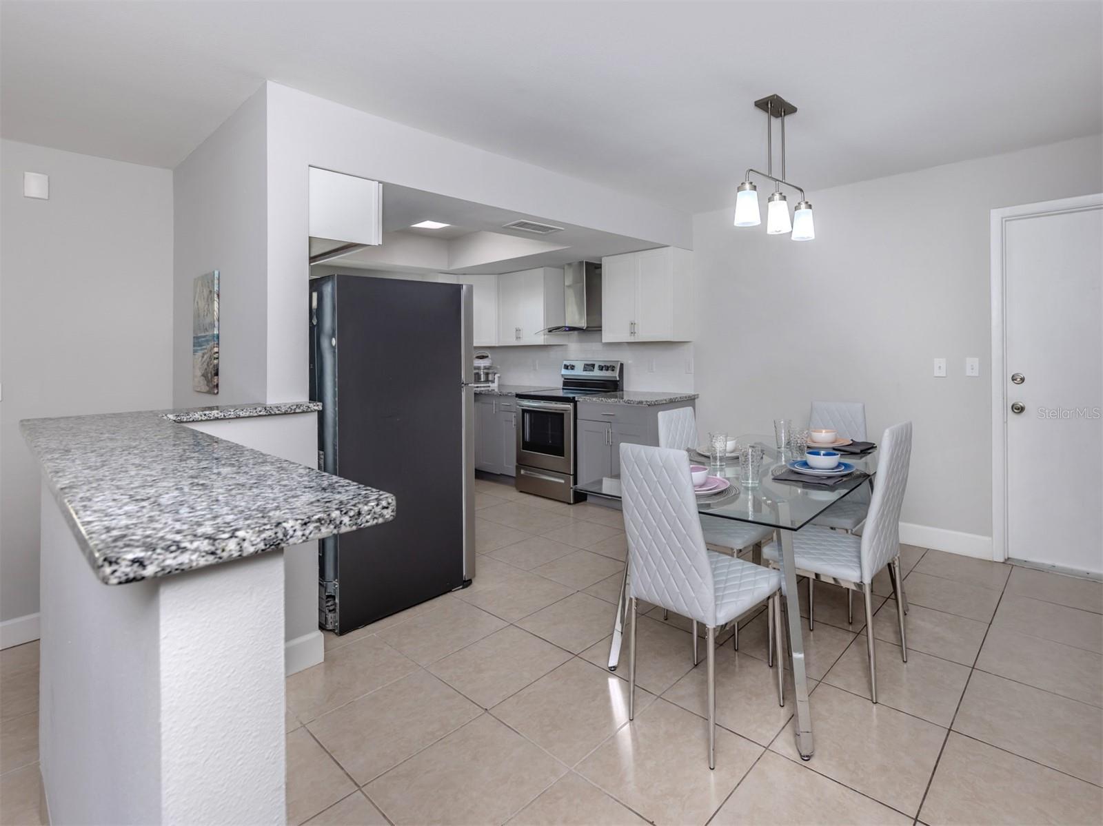 SOUTH VENICE - Residential