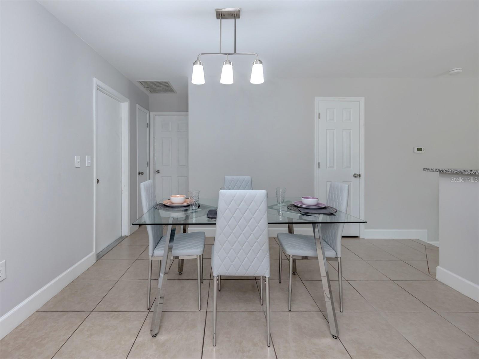 SOUTH VENICE - Residential