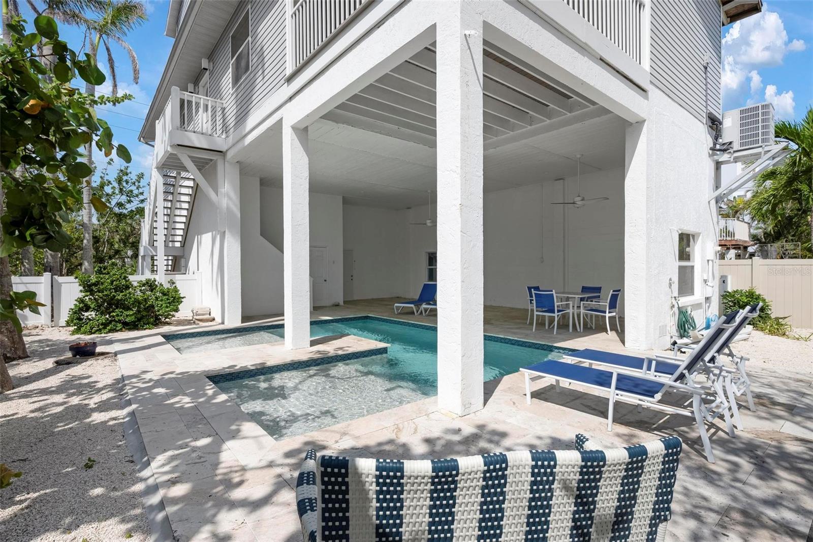 802 N BAY BOULEVARD