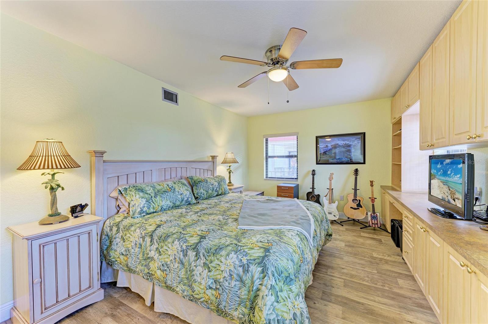 MARINA SOUTH SHORE CONDO - Residential