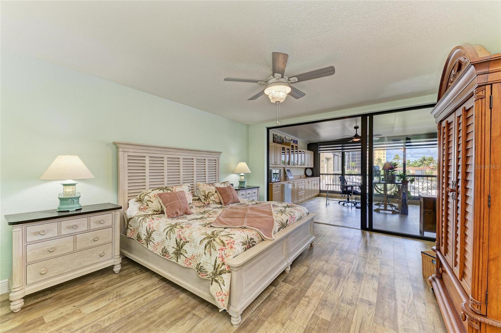 MARINA SOUTH SHORE CONDO - Residential