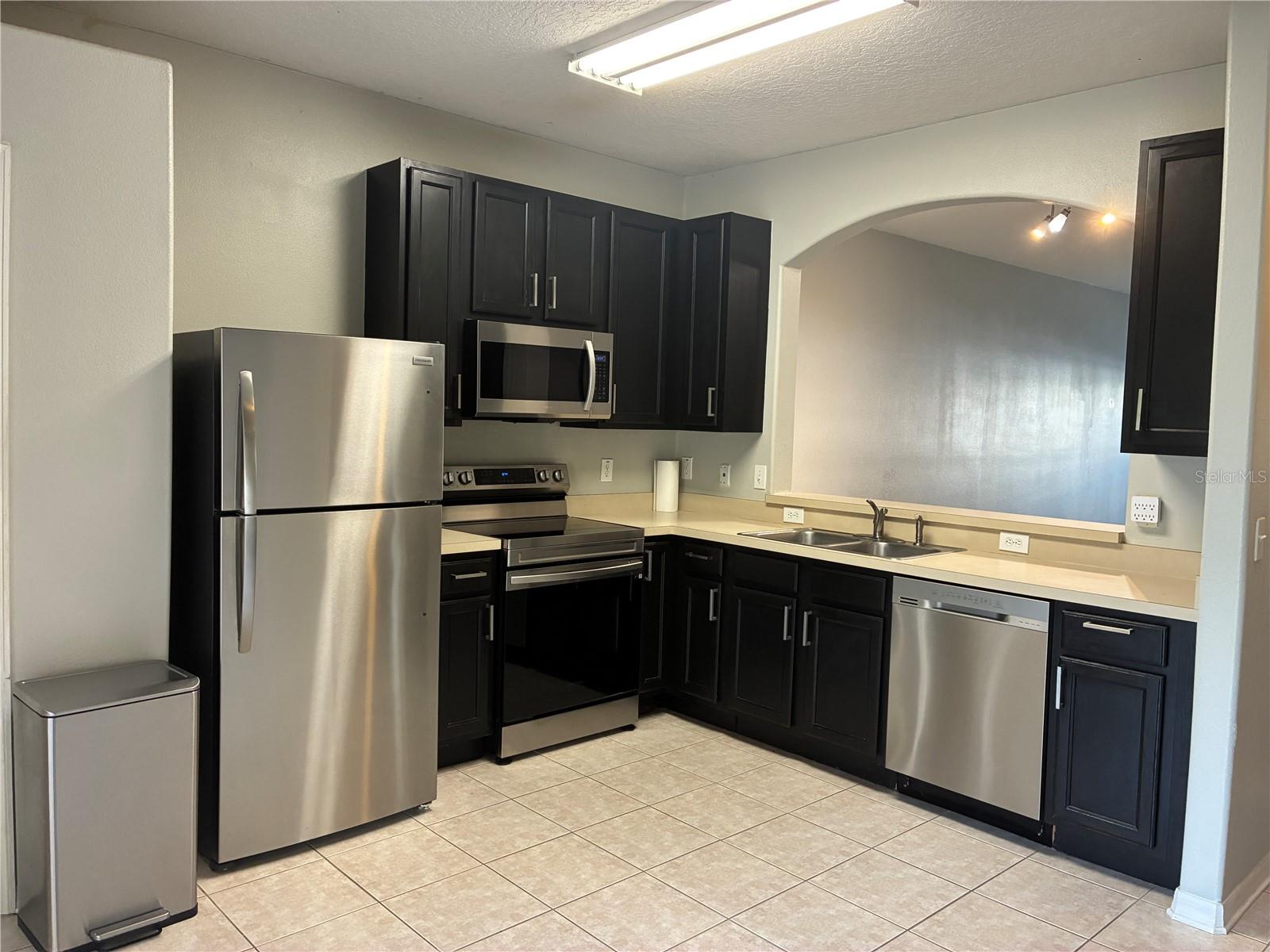 MEADOW POINTE 03 PRCL UU - Residential Lease