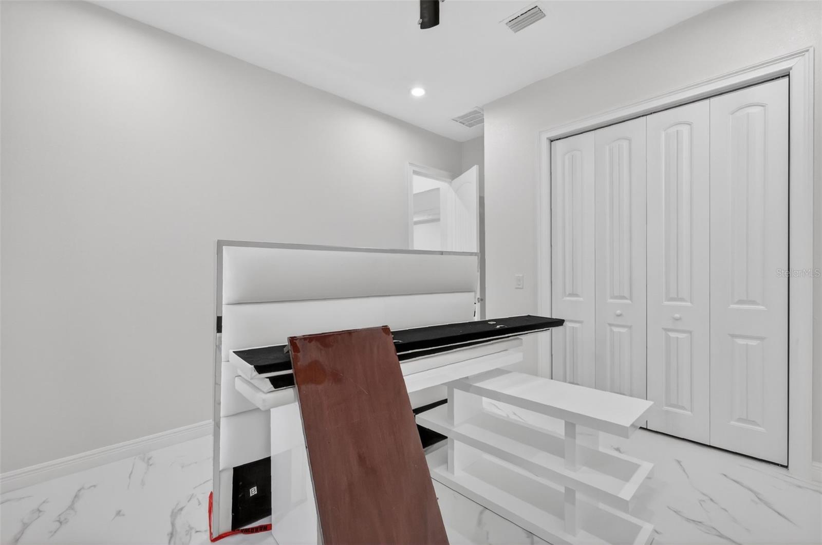 LADY LAKE LAKES PH 02 LT 01 BLK A - Residential