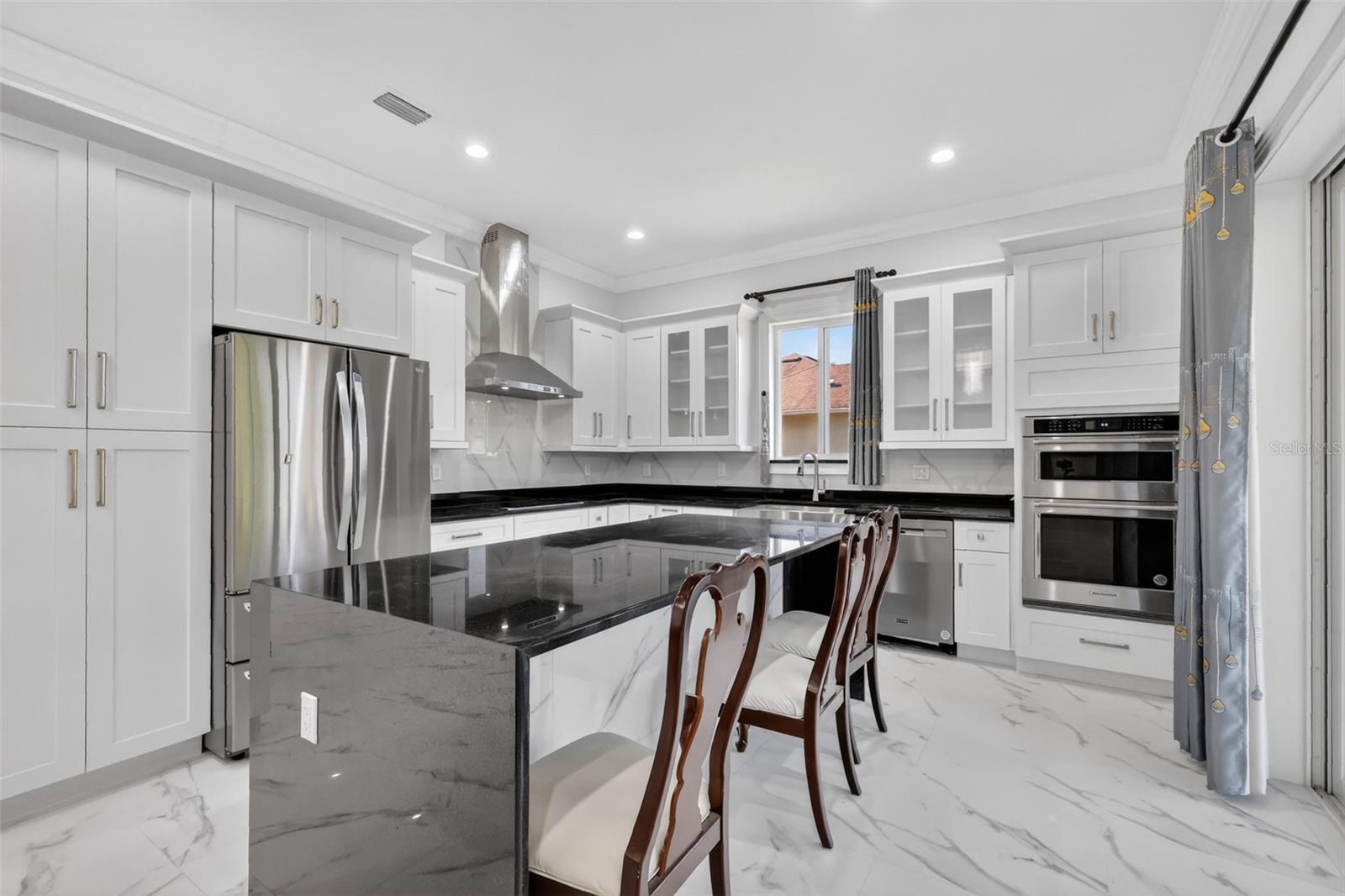 LADY LAKE LAKES PH 02 LT 01 BLK A - Residential