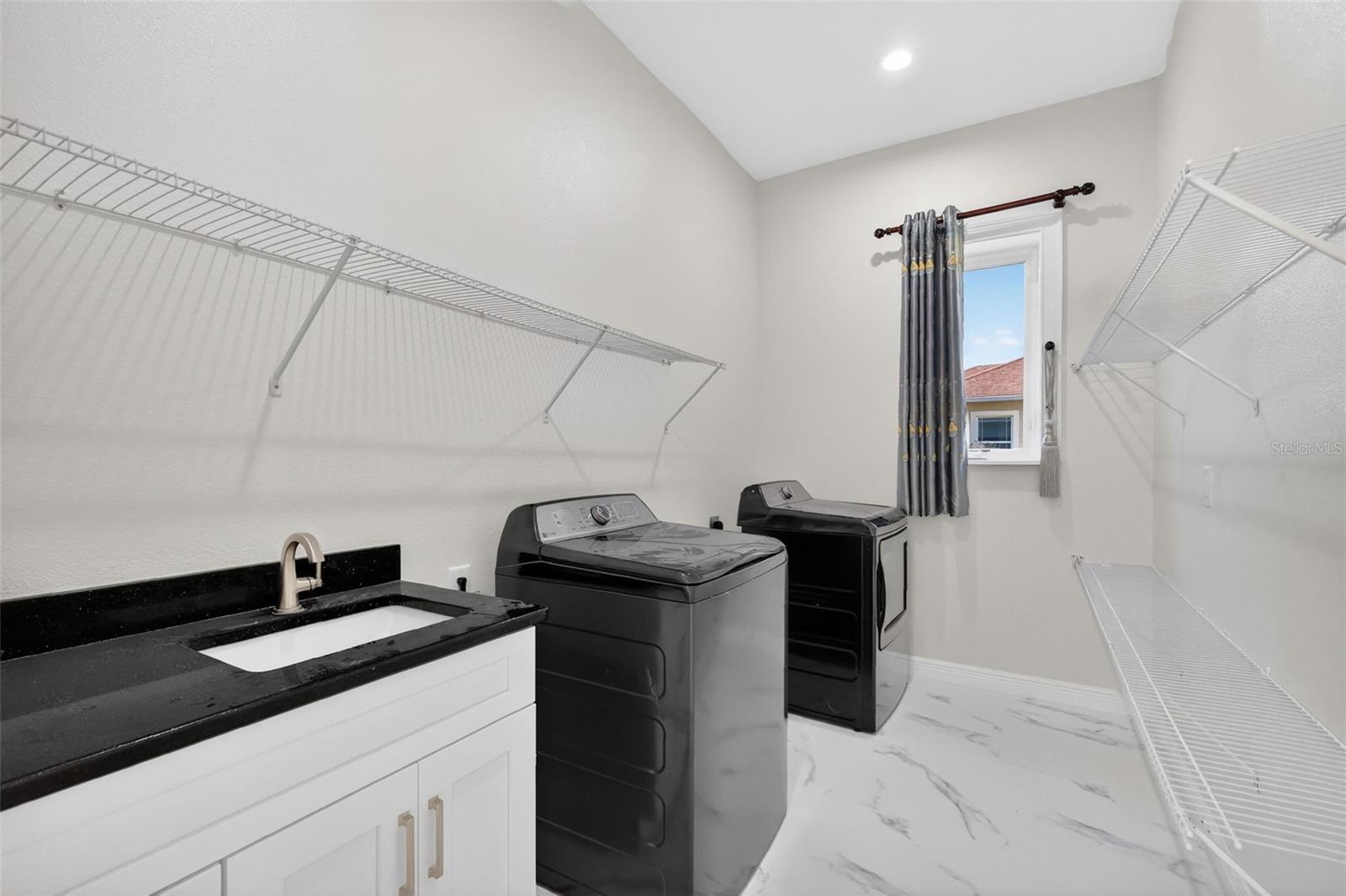 LADY LAKE LAKES PH 02 LT 01 BLK A - Residential