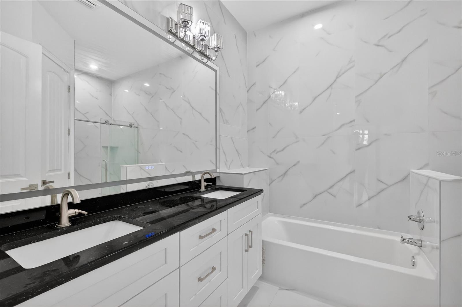 LADY LAKE LAKES PH 02 LT 01 BLK A - Residential