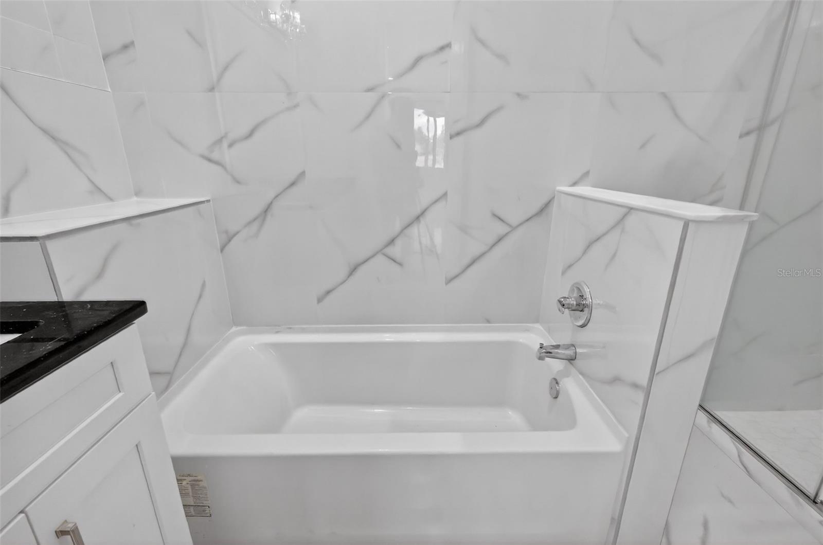 LADY LAKE LAKES PH 02 LT 01 BLK A - Residential