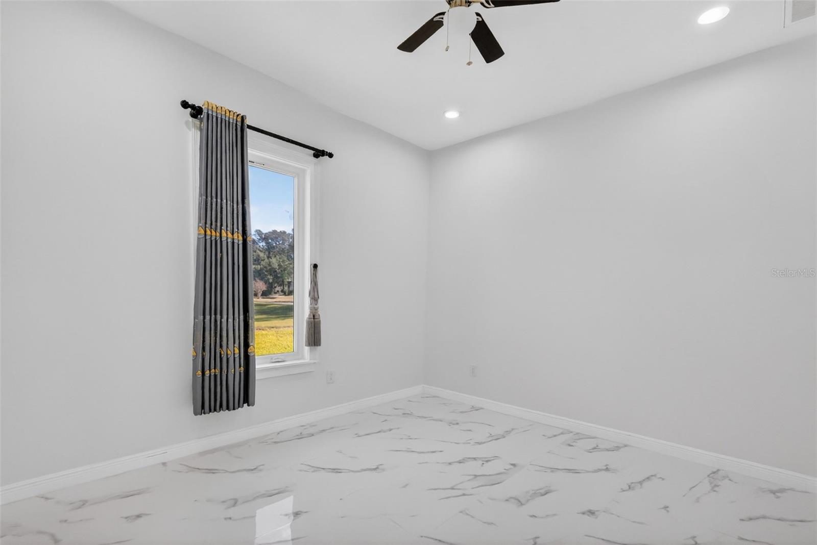 LADY LAKE LAKES PH 02 LT 01 BLK A - Residential