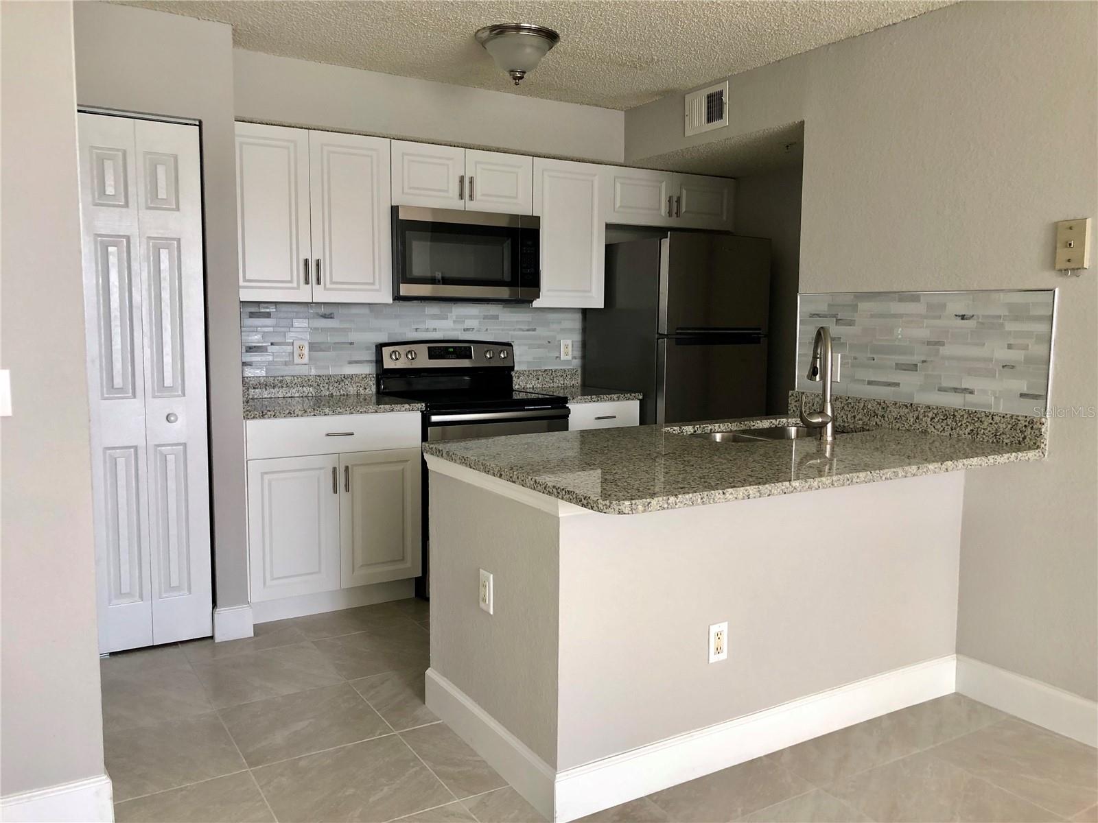 VILLAS DEL SOL AT KISS CONDO - Residential Lease