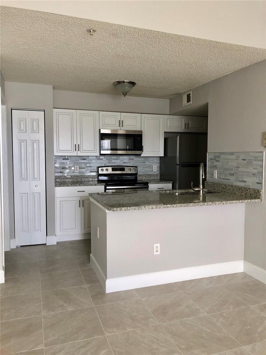 VILLAS DEL SOL AT KISS CONDO - Residential Lease