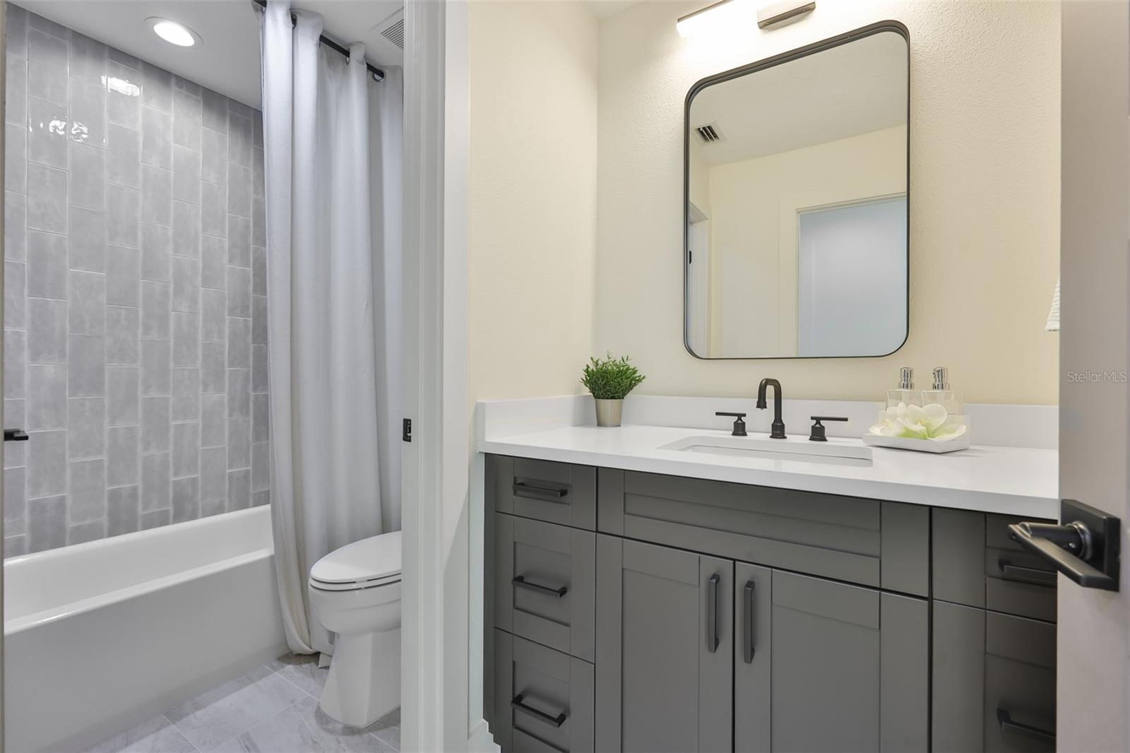 MAC DILL PARK UNIT 2 - Residential