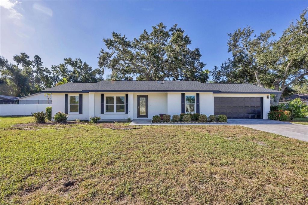 Photo of 7953 Cypress Lake Drive, Sarasota, FL 34243 (MLS # N6140835)