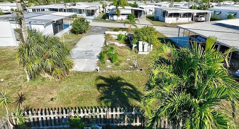 CARRIAGE VILLAGE - Land