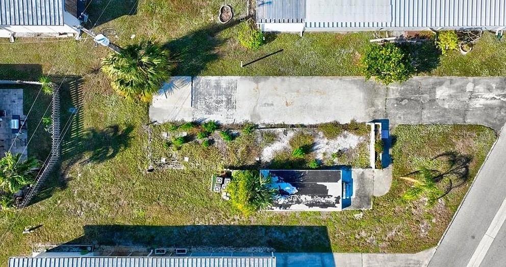 CARRIAGE VILLAGE - Land