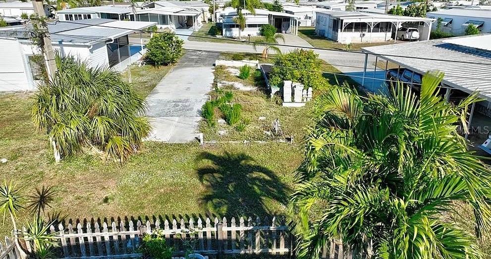 CARRIAGE VILLAGE - Land