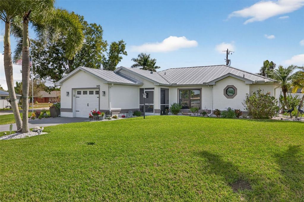 Photo of 3405 SE 10th Place, Cape Coral, FL 33904 (MLS # A4685179)