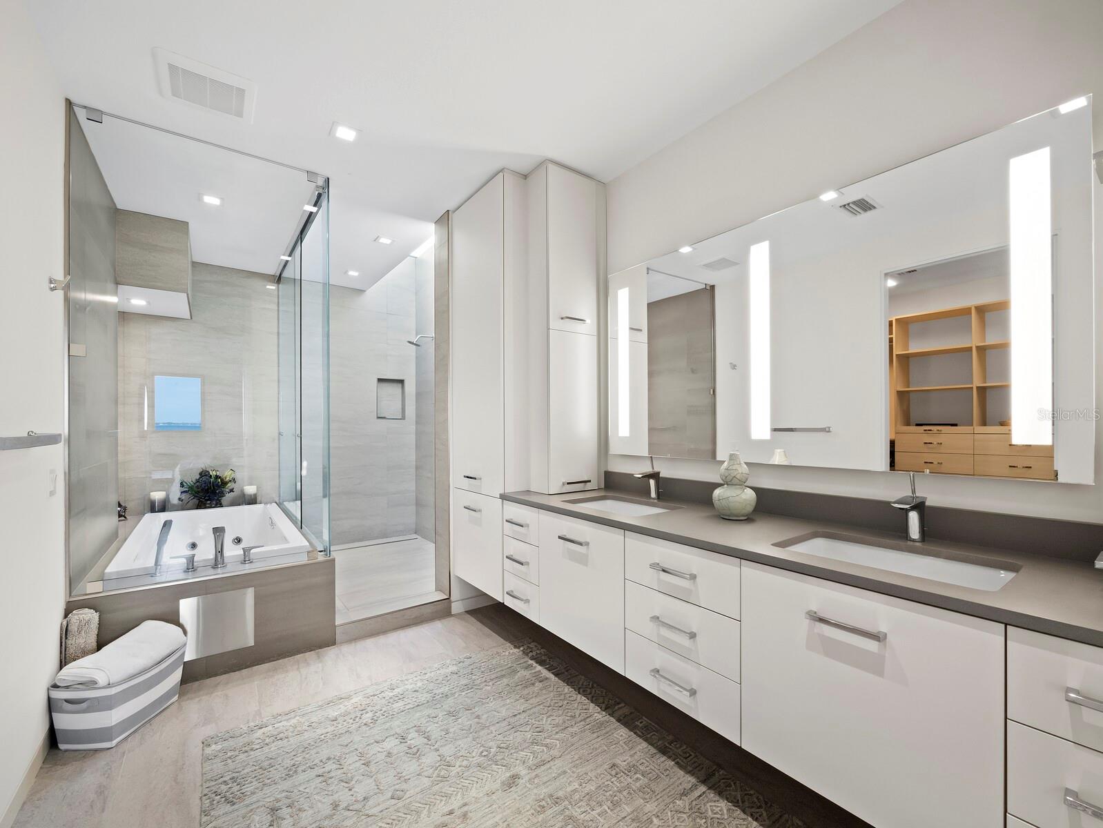 BAY ISLES - Residential