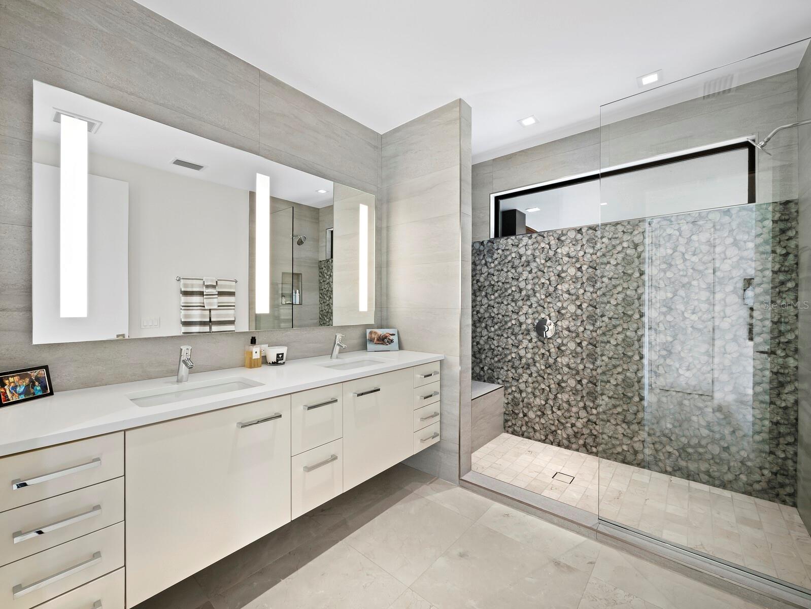 BAY ISLES - Residential