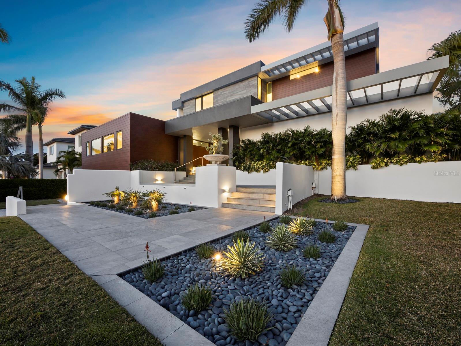 1580 HARBOR CAY LANE

                                                                             LONGBOAT KEY                                

                                    , FL - $9,495,000