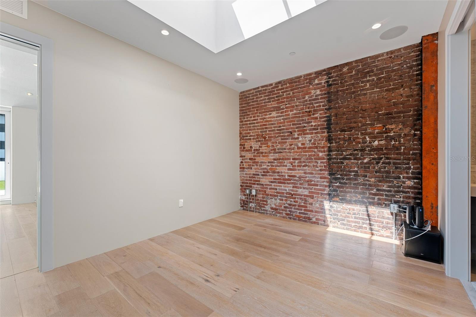 SOHO ON CENTRAL CONDO - Residential Lease