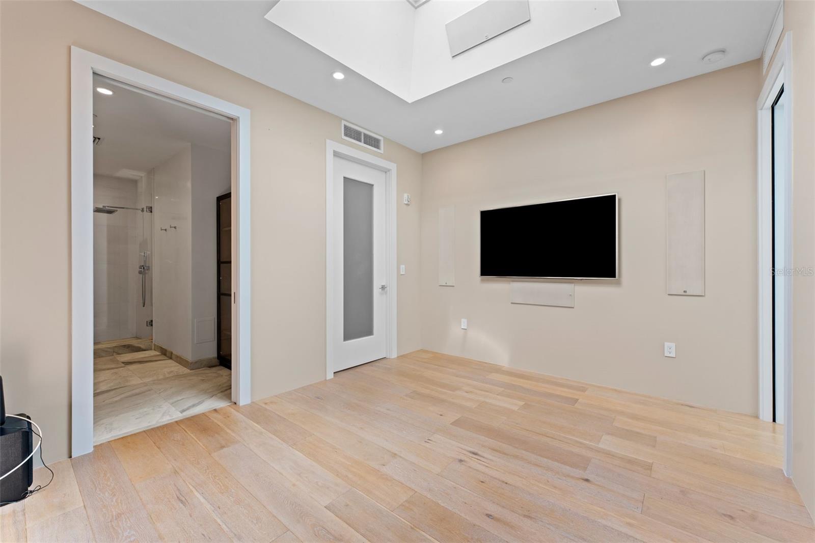 SOHO ON CENTRAL CONDO - Residential Lease