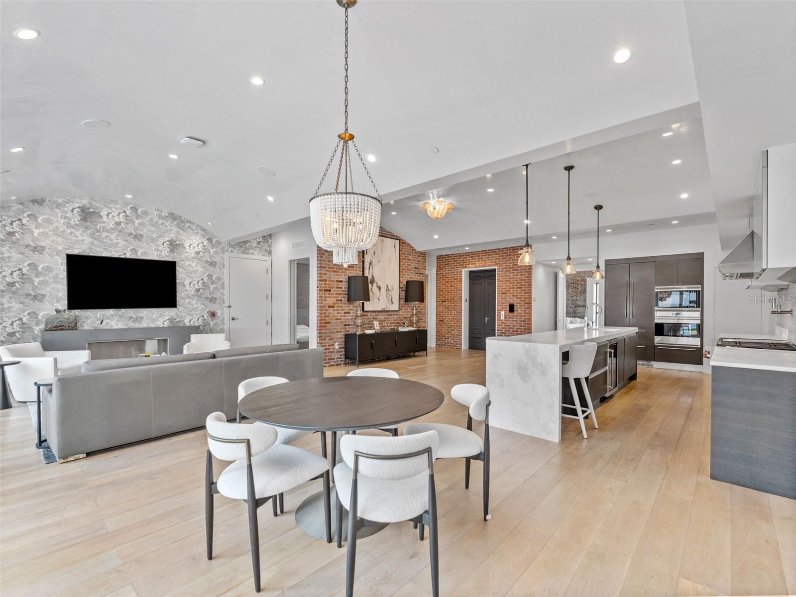 SOHO ON CENTRAL CONDO - Residential Lease