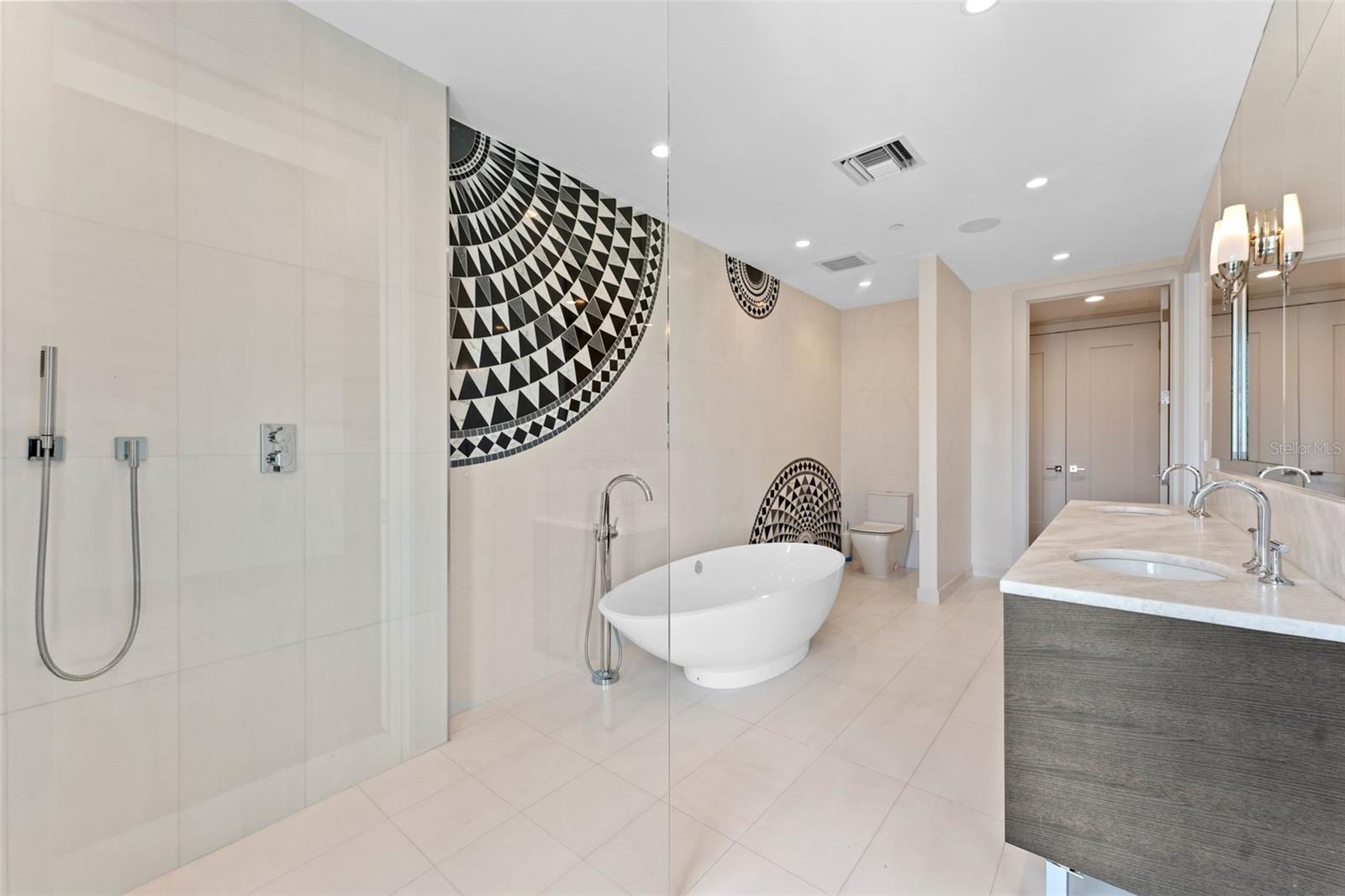 SOHO ON CENTRAL CONDO - Residential Lease