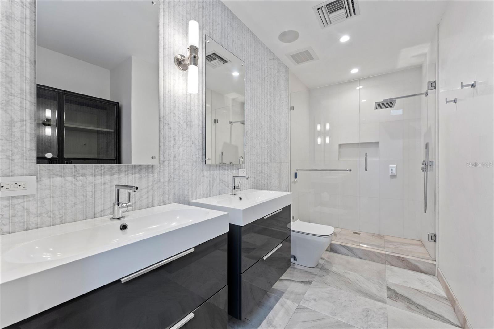 SOHO ON CENTRAL CONDO - Residential Lease