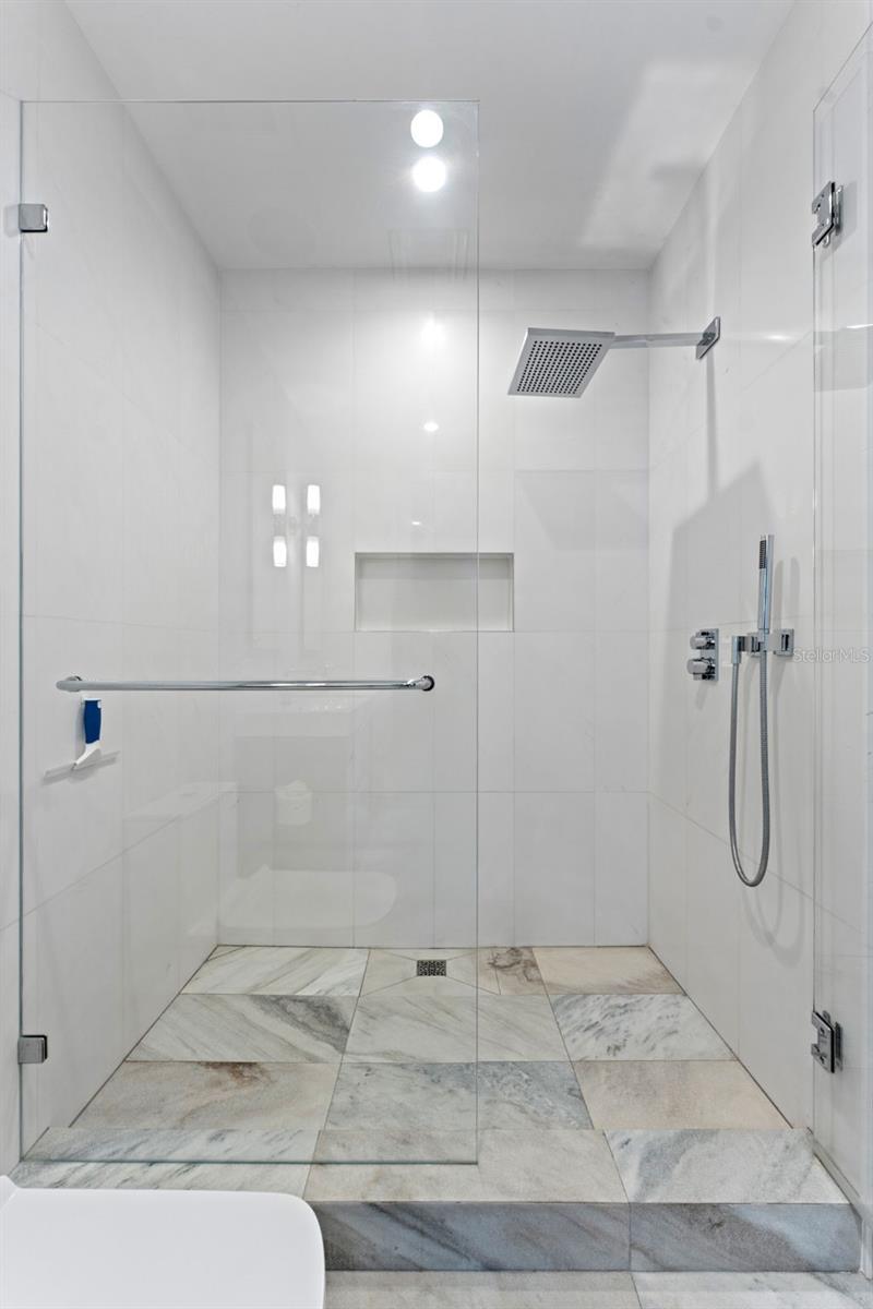 SOHO ON CENTRAL CONDO - Residential Lease