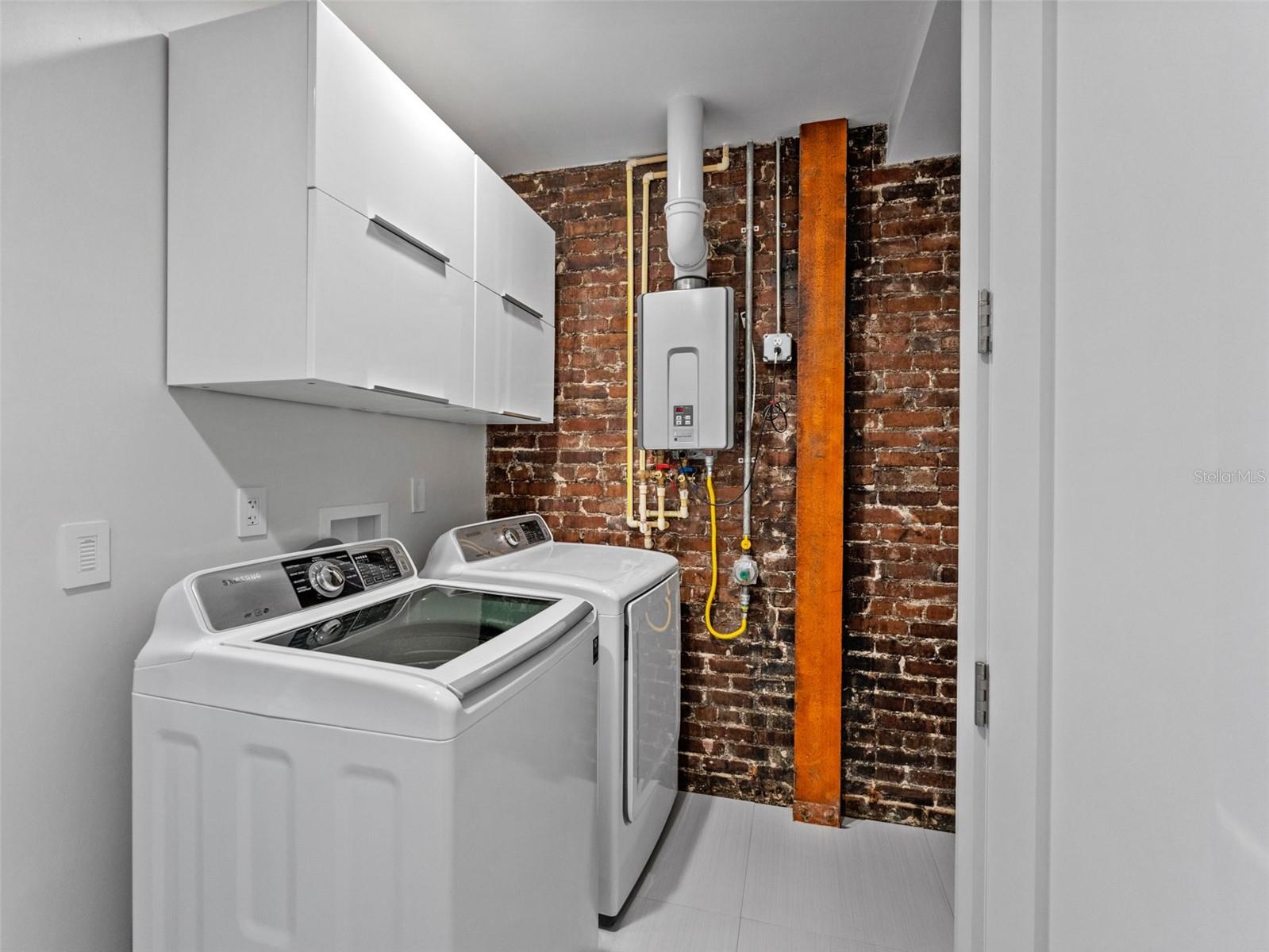 SOHO ON CENTRAL CONDO - Residential Lease