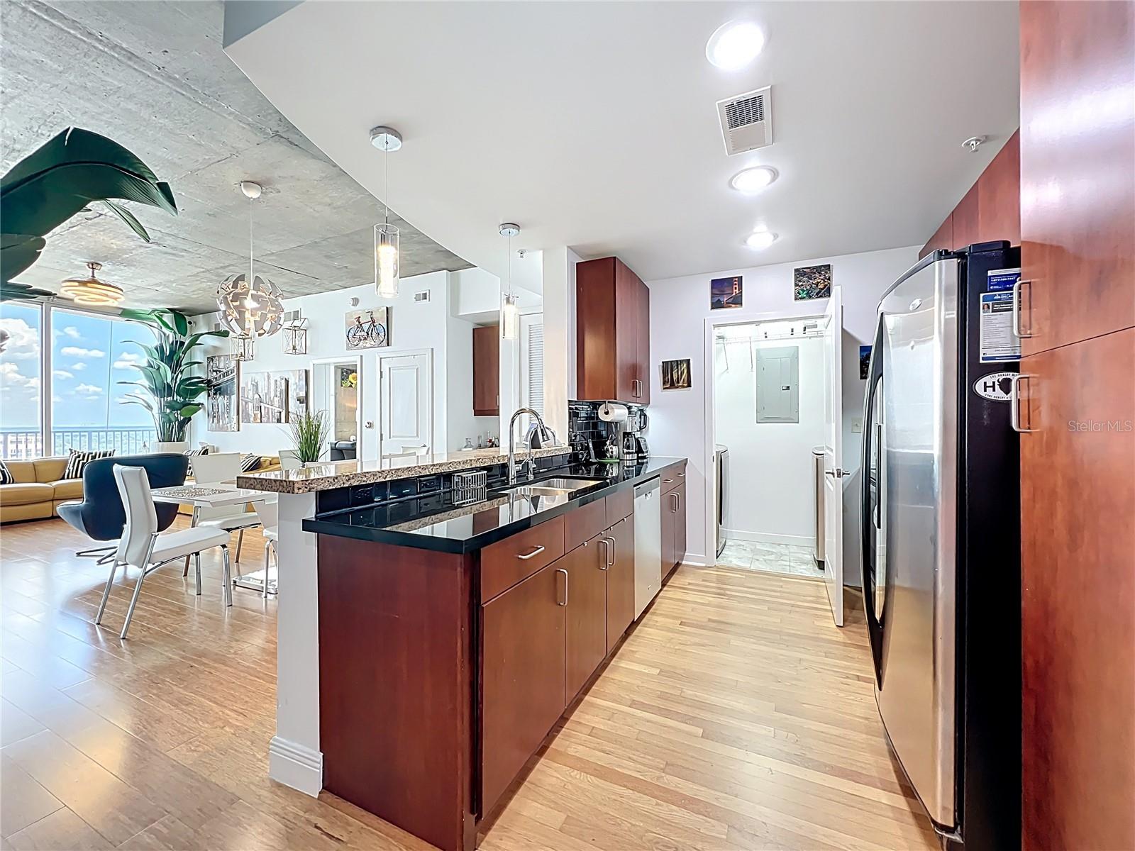 155 S COURT AVENUE 2005