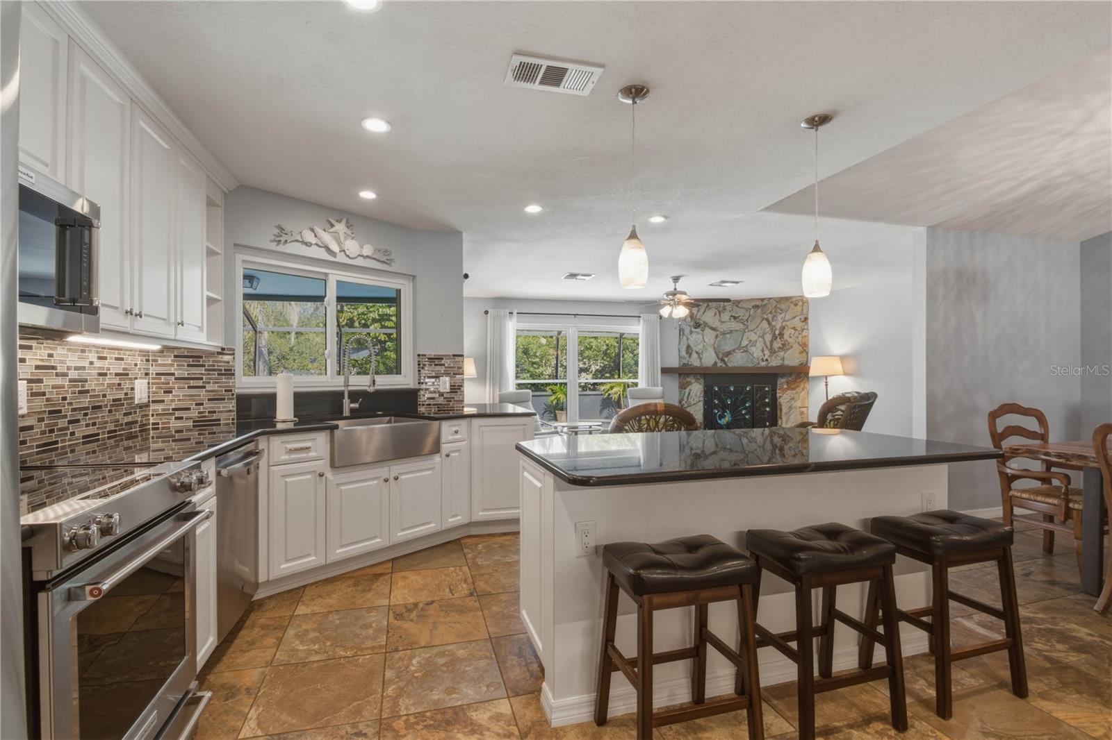 LAKE VALENCIA UNIT 3B - Residential