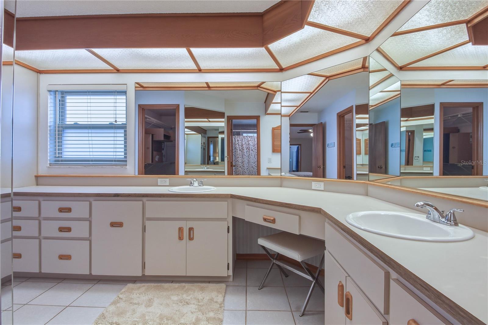 LAKE VALENCIA UNIT 3B - Residential