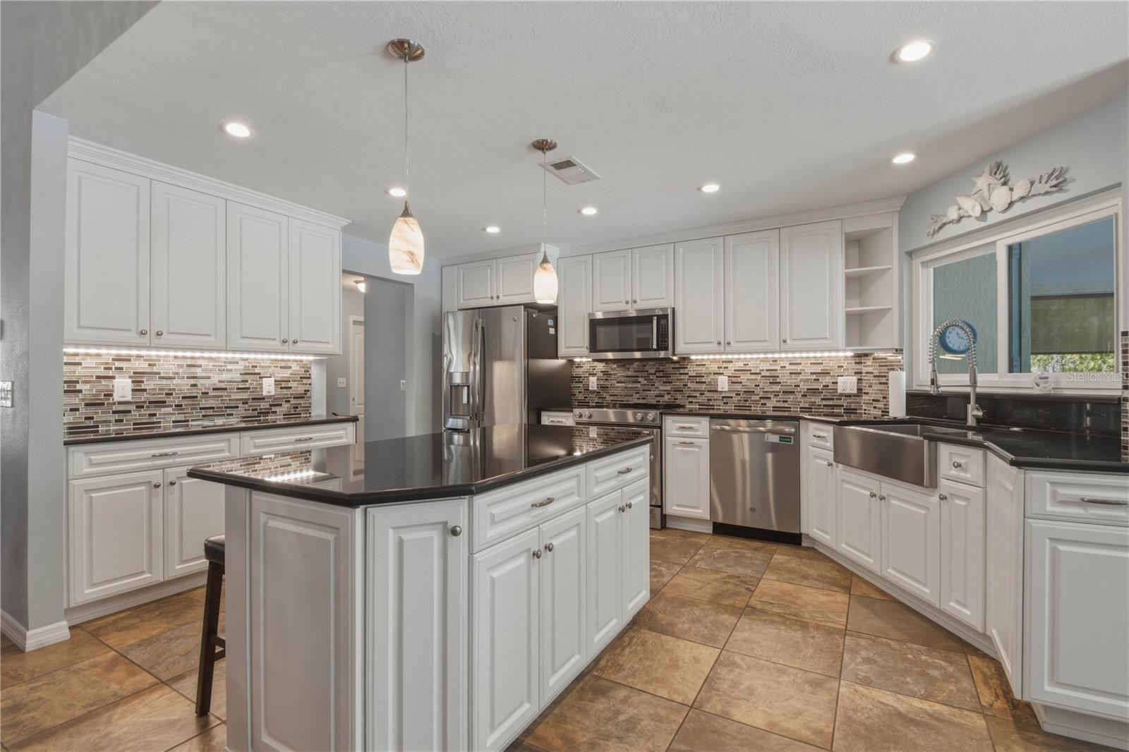 LAKE VALENCIA UNIT 3B - Residential