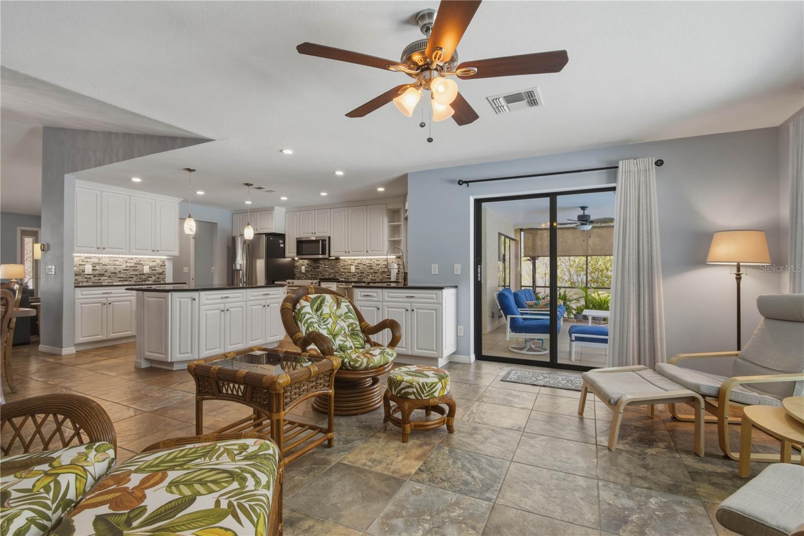 LAKE VALENCIA UNIT 3B - Residential