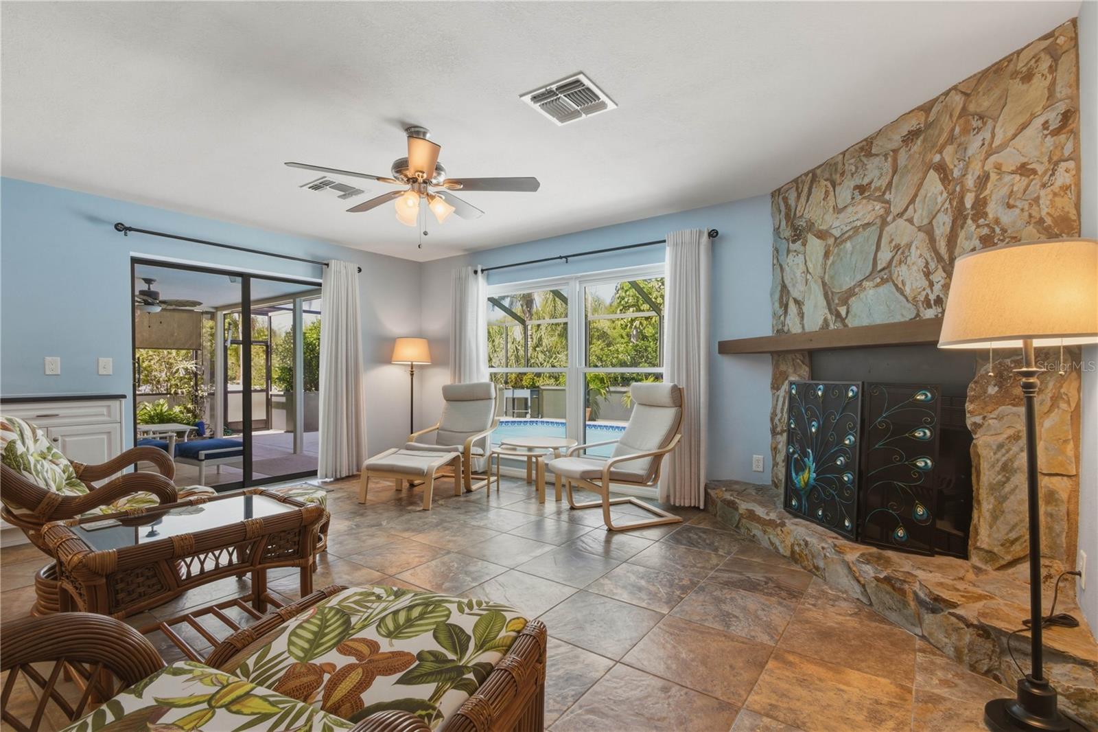 LAKE VALENCIA UNIT 3B - Residential