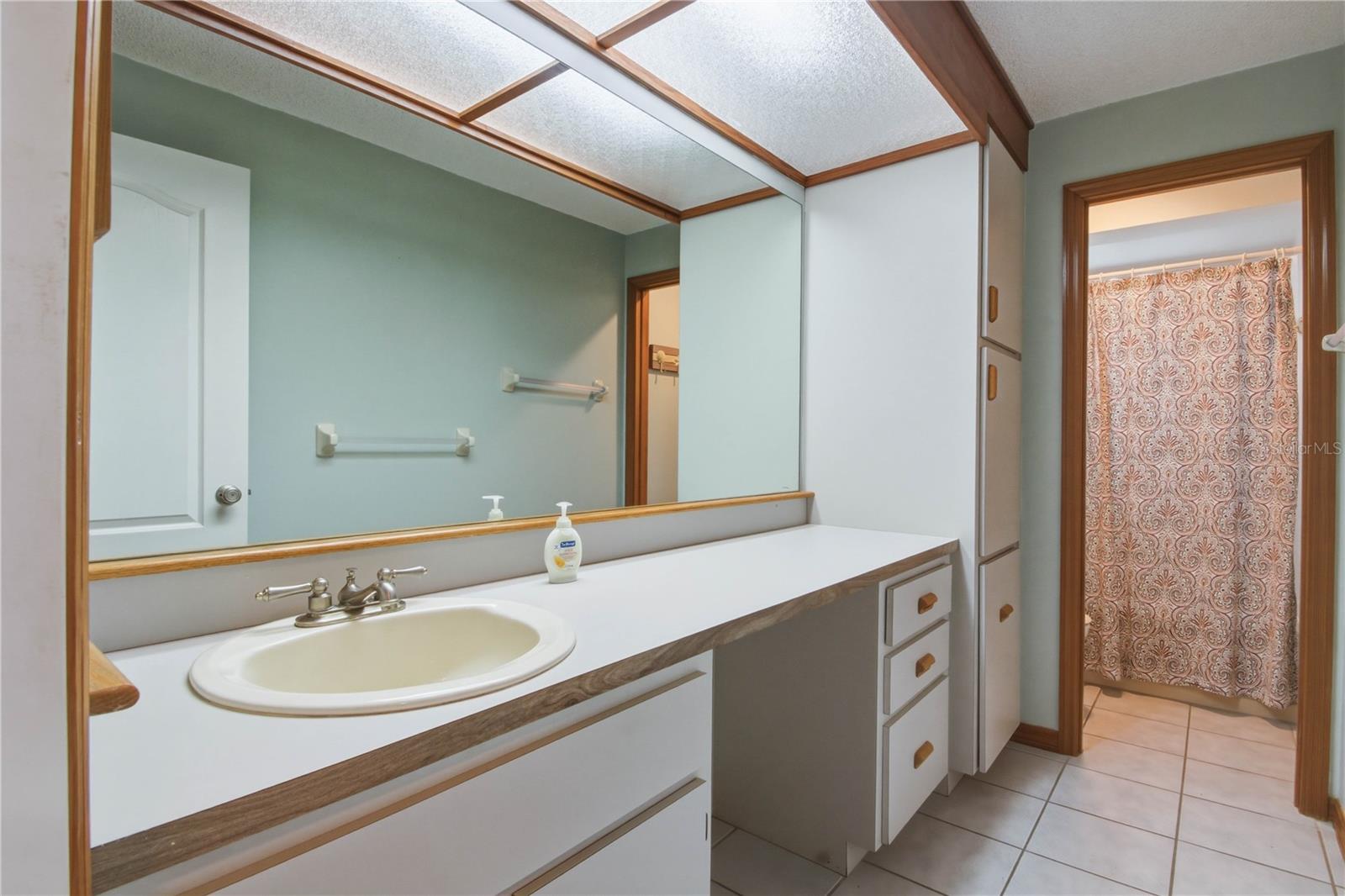 LAKE VALENCIA UNIT 3B - Residential